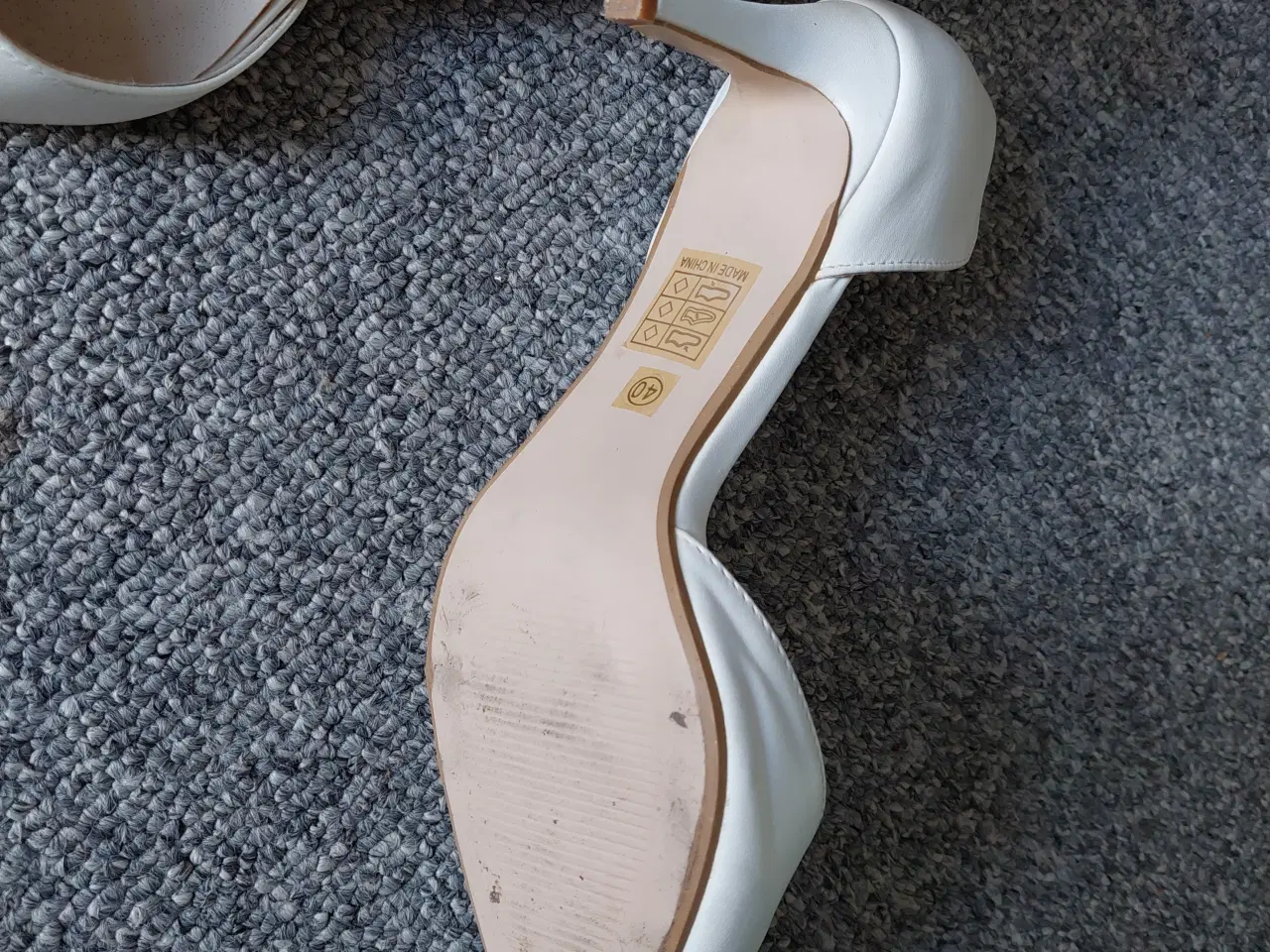 Billede 3 - hvid farve sko, str. 38