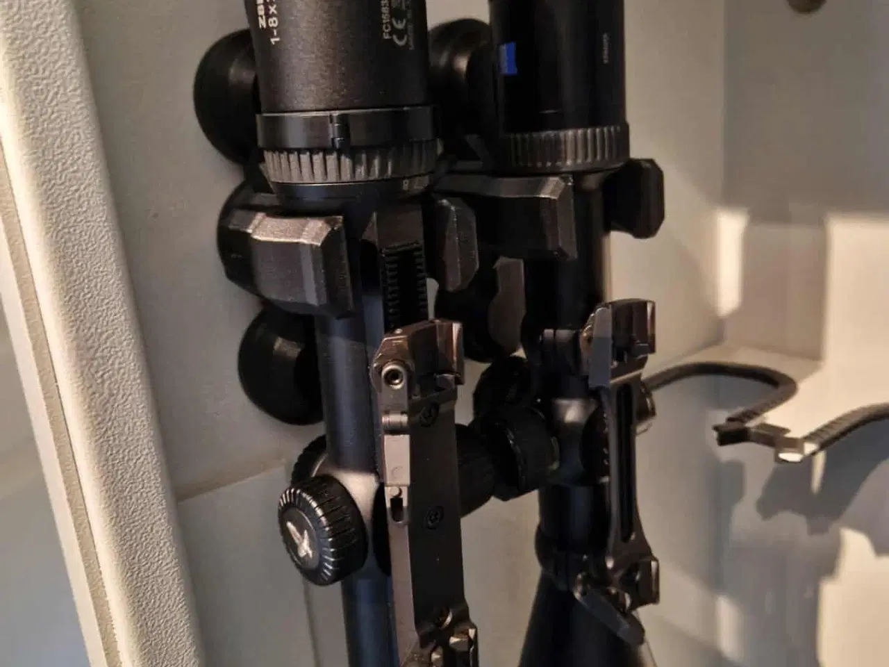 Billede 7 - Våbenholdere til våbenskab