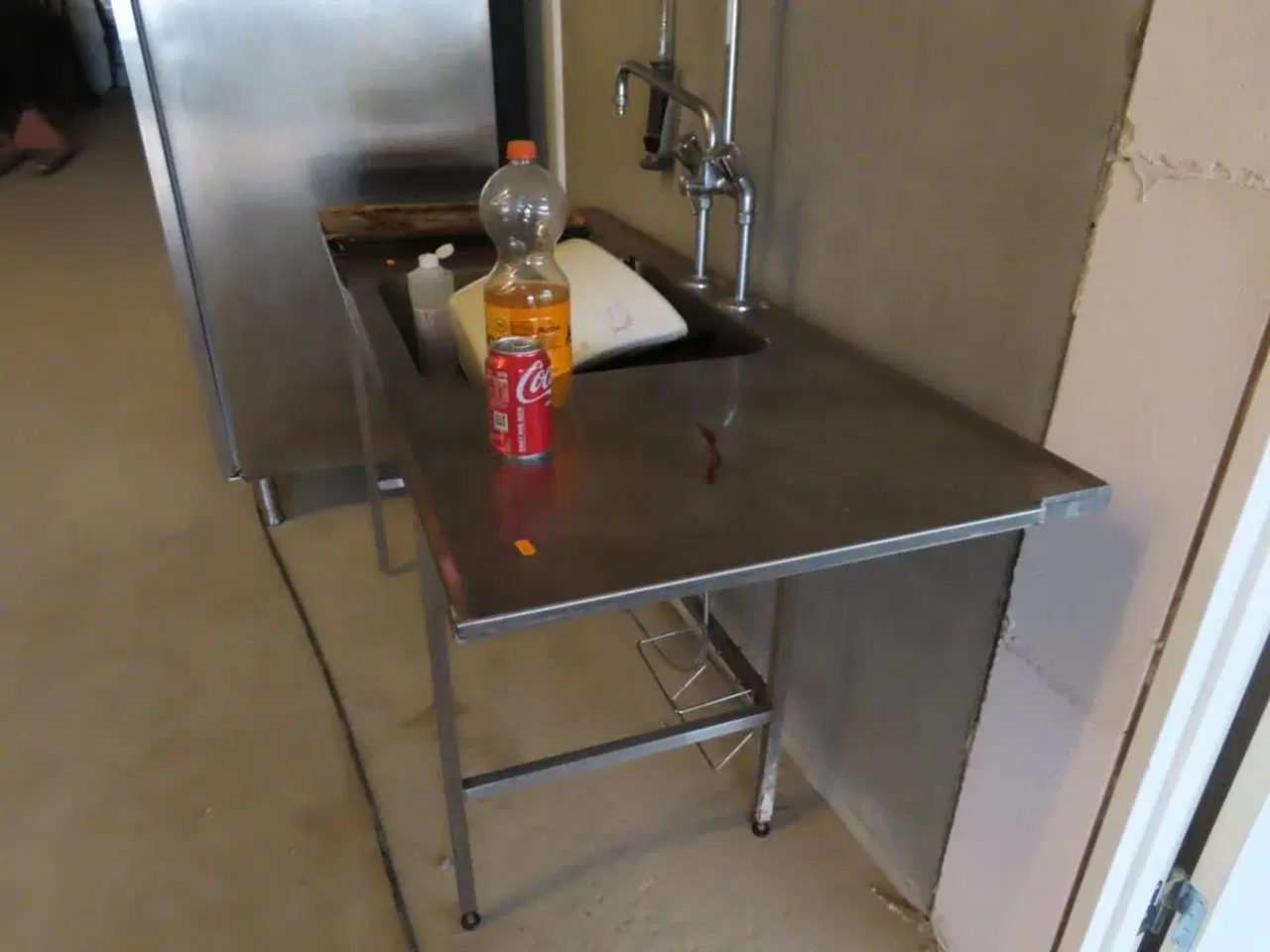 Billede 5 - Stålbord med håndvask og armatur