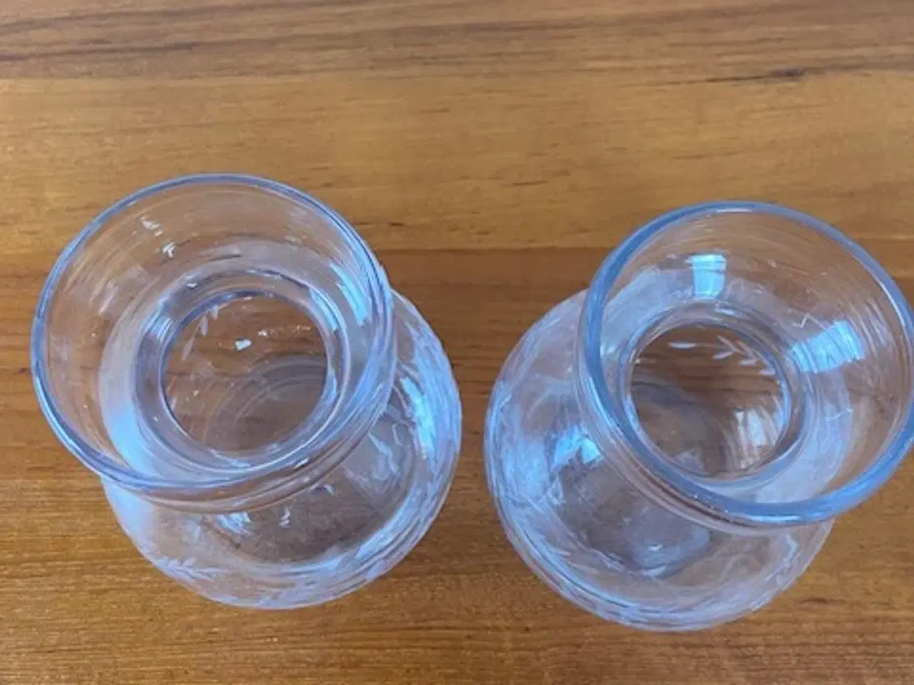 Billede 5 - 2 stk glas vaser med slebet mønster (hyasintglas)2