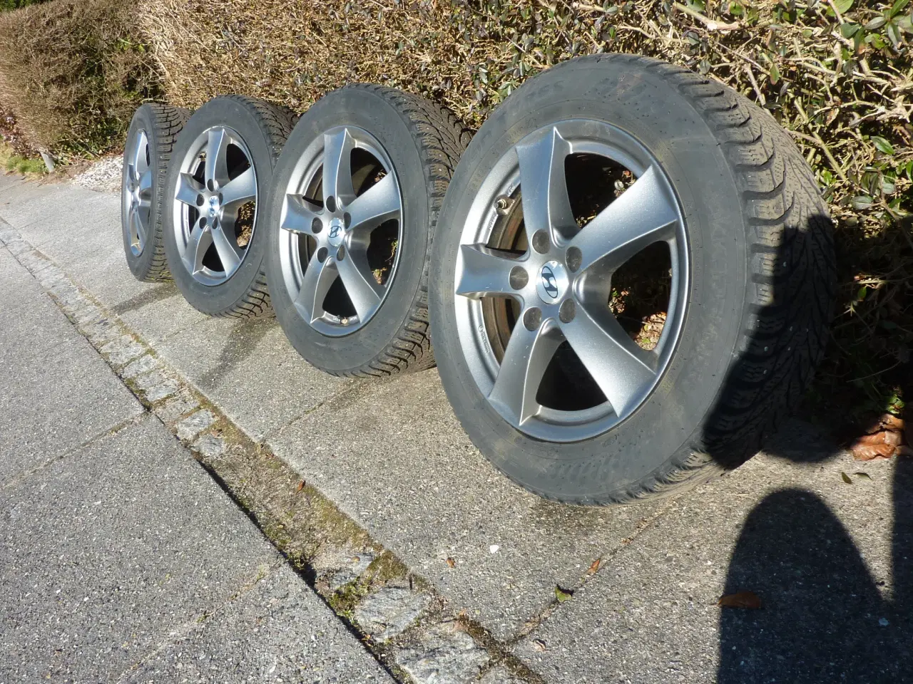 Billede 2 - Fælge med pigdæk 16 tommer