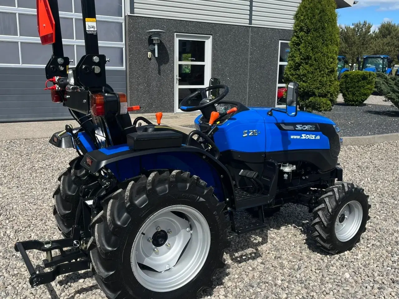 Billede 19 - Solis S26 6+2 Gearmaskine med Servostyring og brede traktorhjul