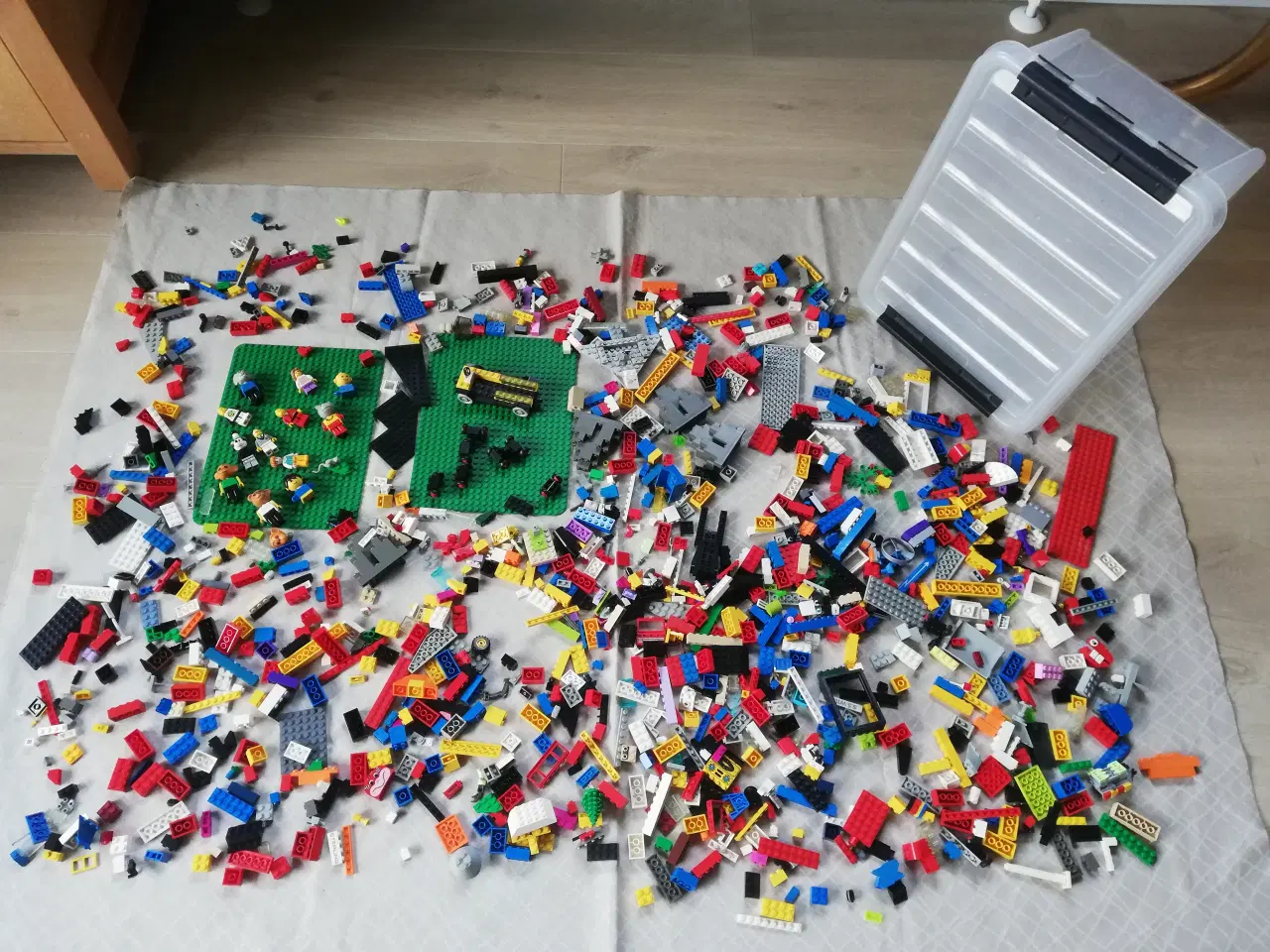 Billede 1 - Lego blandet 2kg inkl. opbevaringskasse