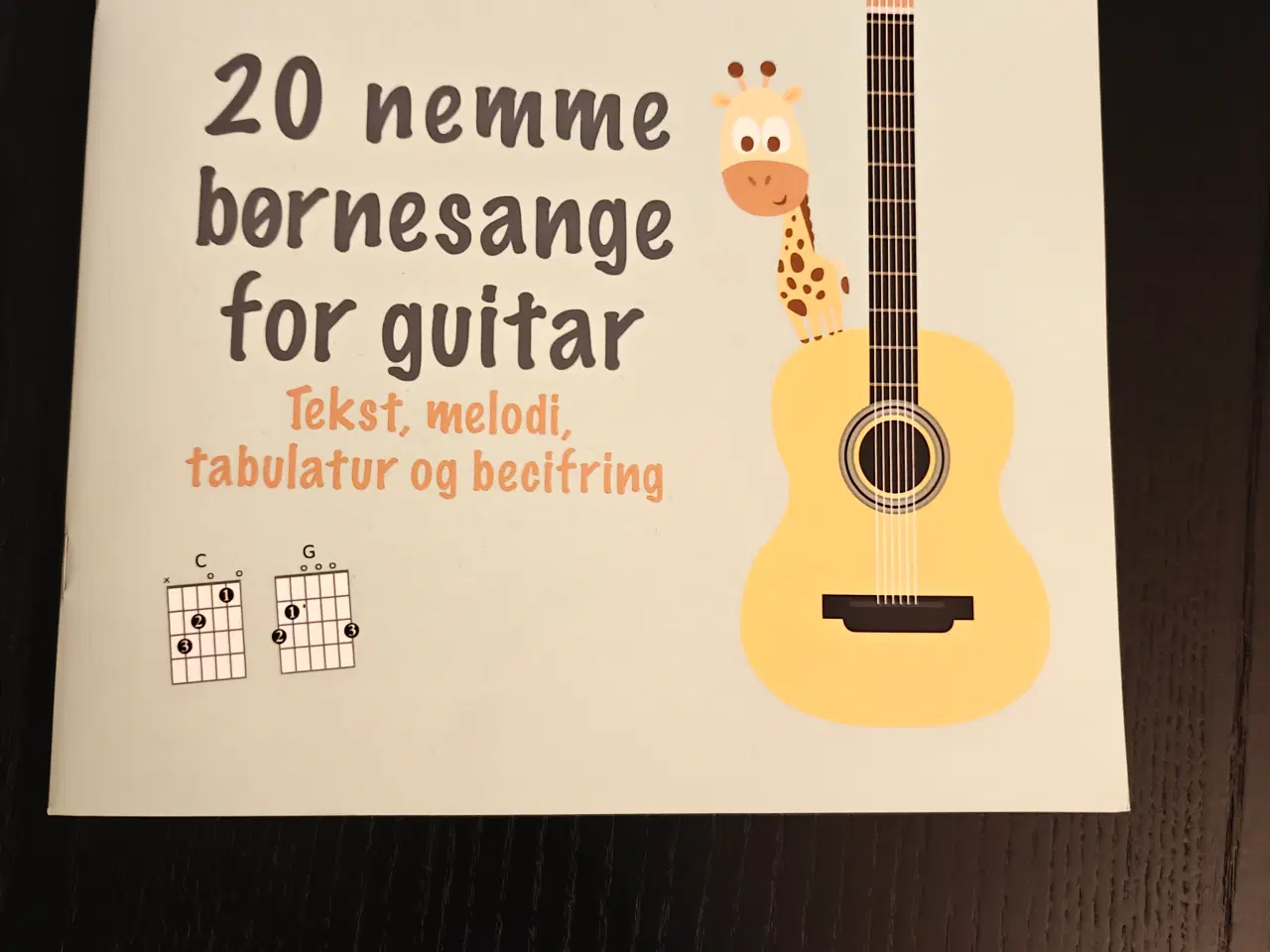 Billede 9 - Flot Santana børneguitar - perfekt til begynderen