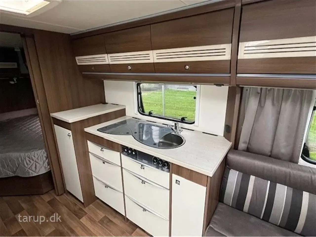 Billede 11 - 2015 - Dethleffs Beduin VIP 650 RFT Thule tagmonteret el-markise, Truma aircon., mover, ALDE centralvarme, vandbåren gulvvarme, rundsiddegruppe, fransk dobbeltseng