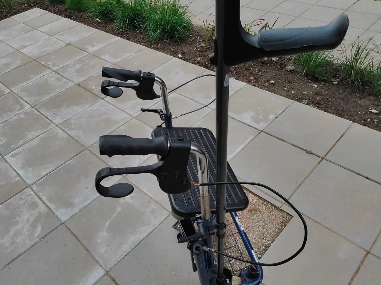 Billede 8 - Hjælpe rollator med krykke