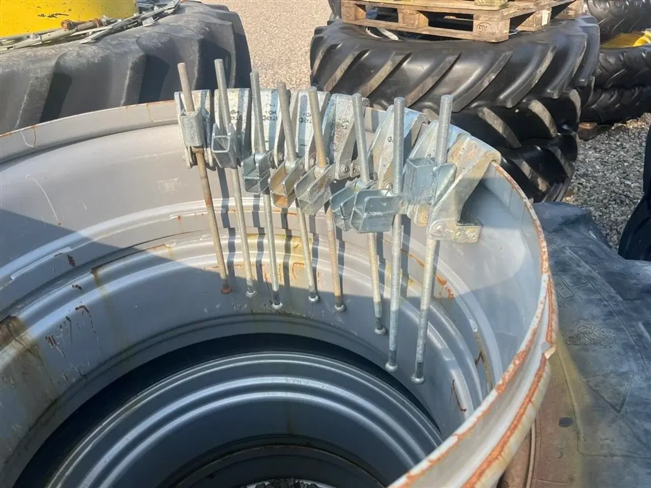 Billede 2 - Michelin 20.8R38 Sølv med ring og 8 MD+ låse