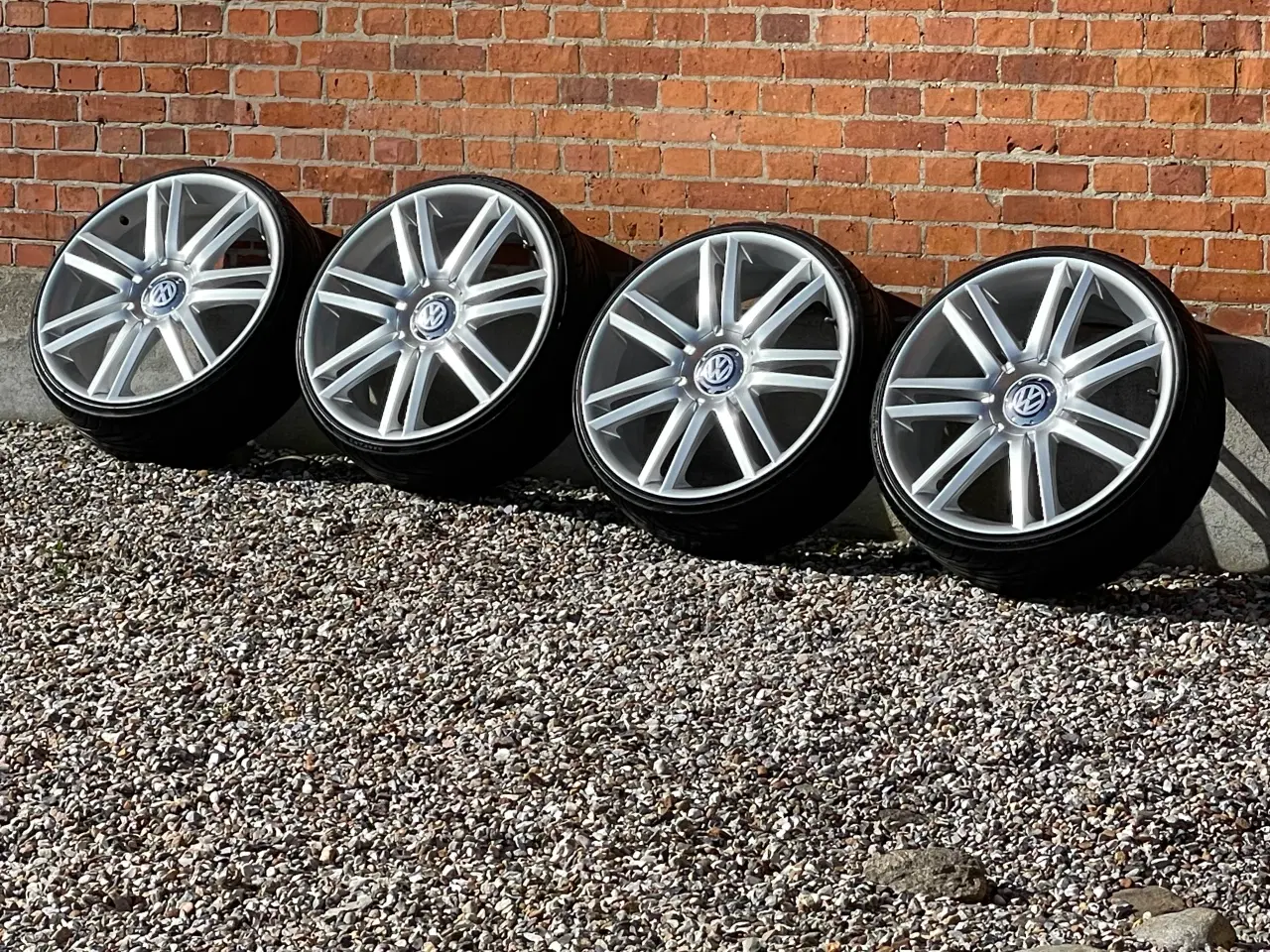 Billede 2 - Alufælge, 20" 215/30/R20 Der er 2 krydsmål 5 x112