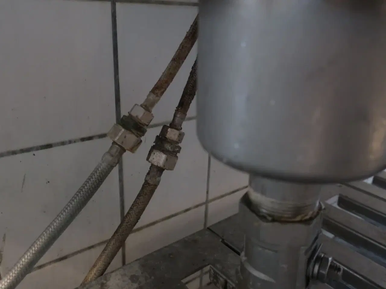 Billede 4 - Vaskebord med armatur