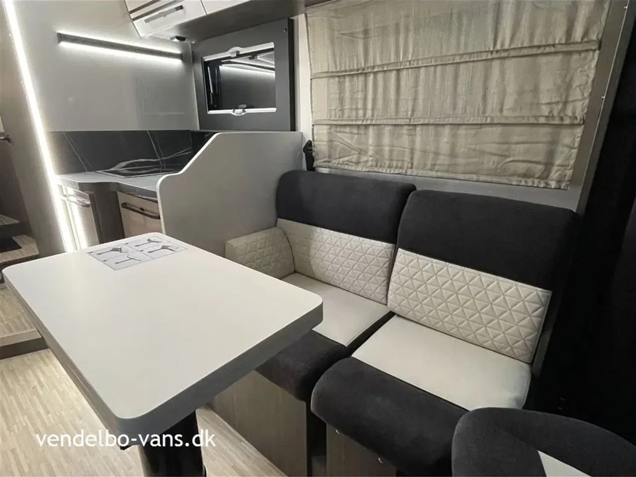 Billede 4 - 2026 - McLouis Nevis 870 180 HK og 8 trins automatgear - Enkeltsenge og stor garage