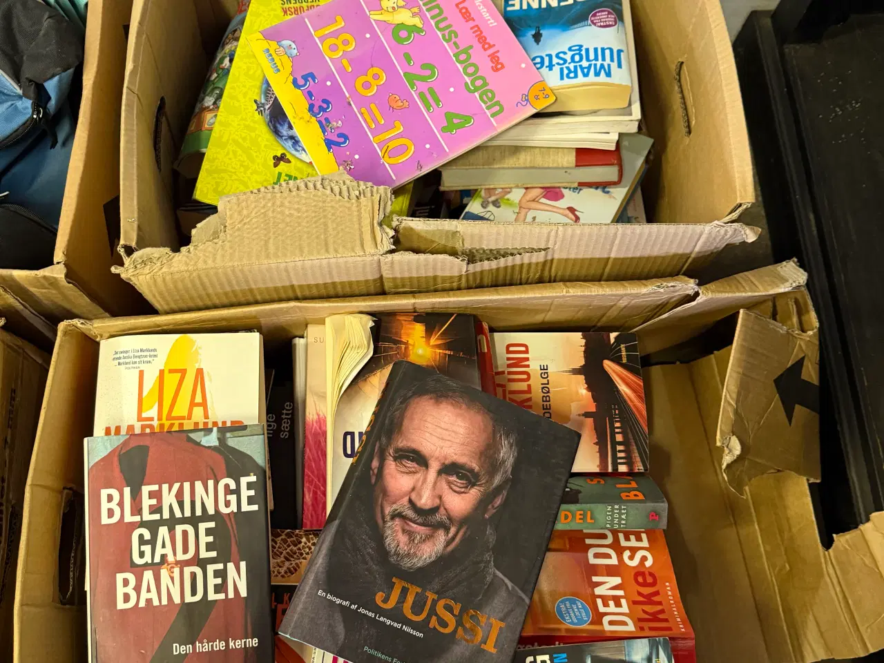 Billede 14 - 18 flyttekasser med mange loppeting
