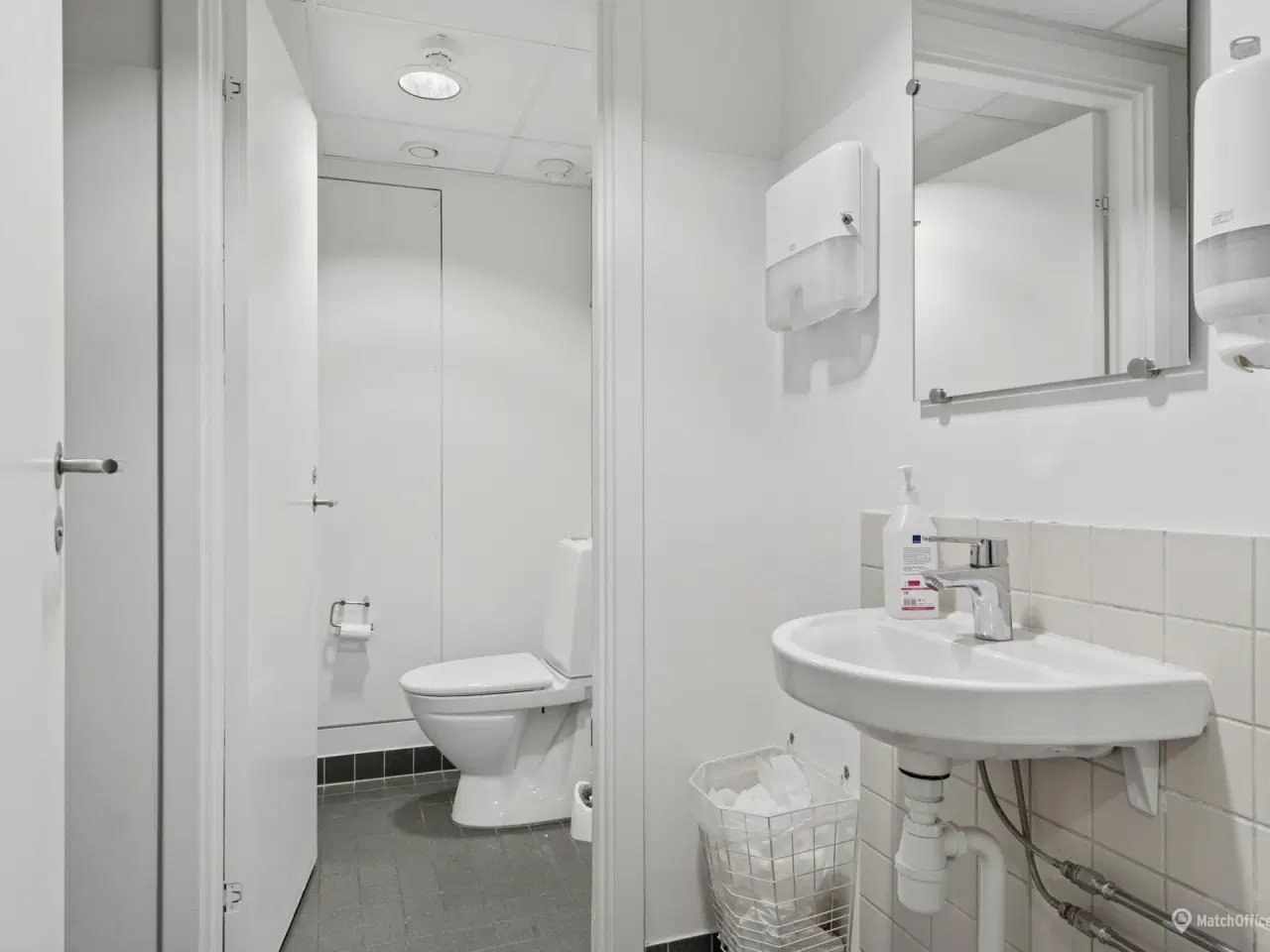 Billede 8 - Kontor i yderst velfungerende multibrugerhus med fri parkering