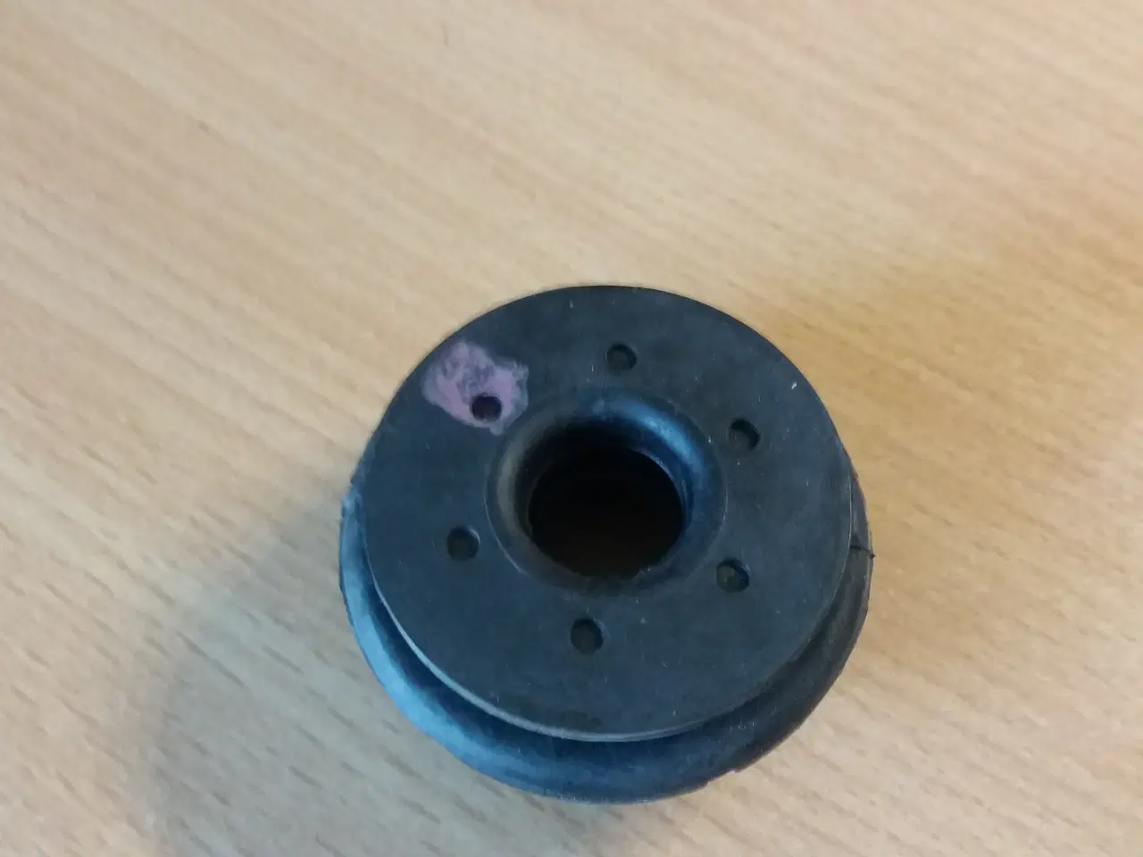 Billede 2 - Gummi for køler / nederste  Toyota Corolla