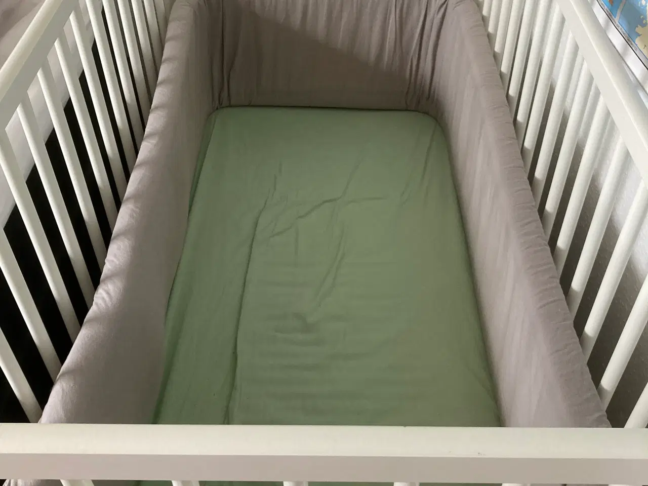 Billede 2 - Tremmeseng og god madras fra IKEA sælges