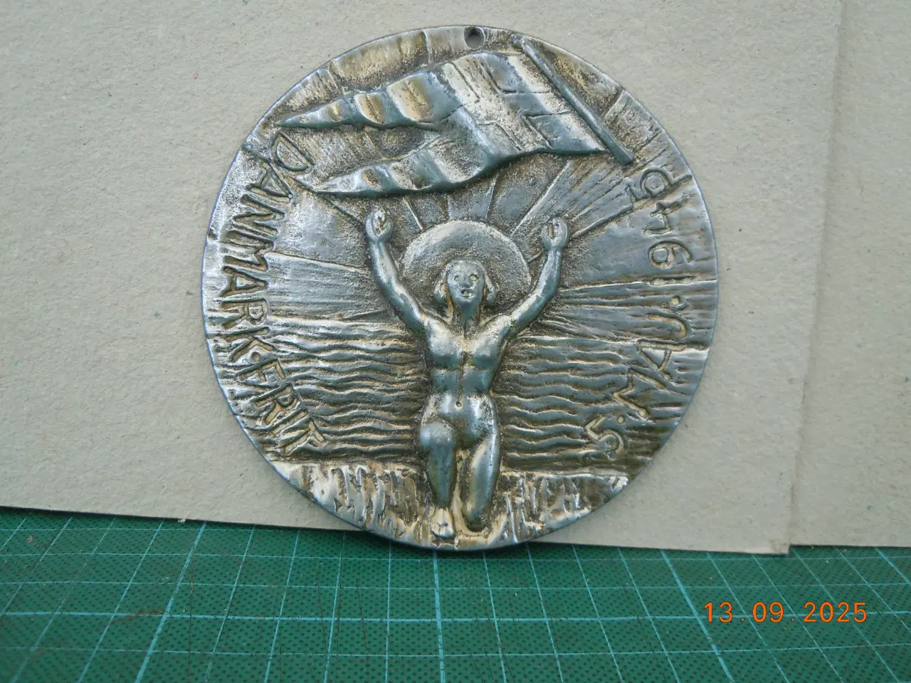 Billede 5 - Sjælden memorabilia metalplakette fra 5. Maj 1945