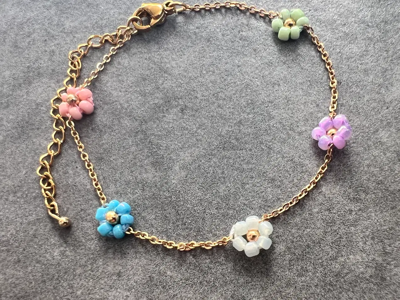 Billede 2 - Nyt smukt Daisy armbånd, 18 karat guldbelagt 