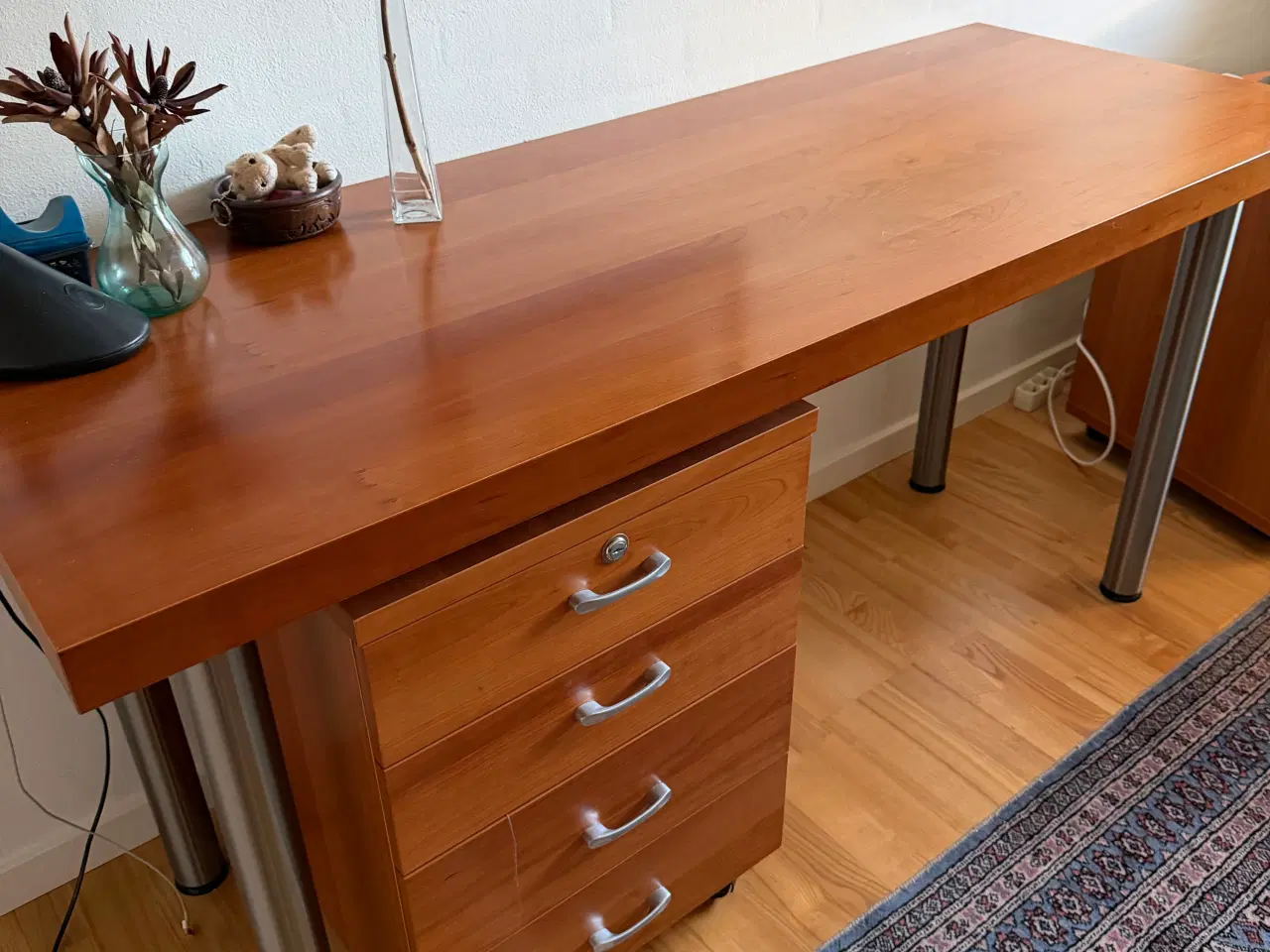 Billede 8 - Kontormøbler gives væk