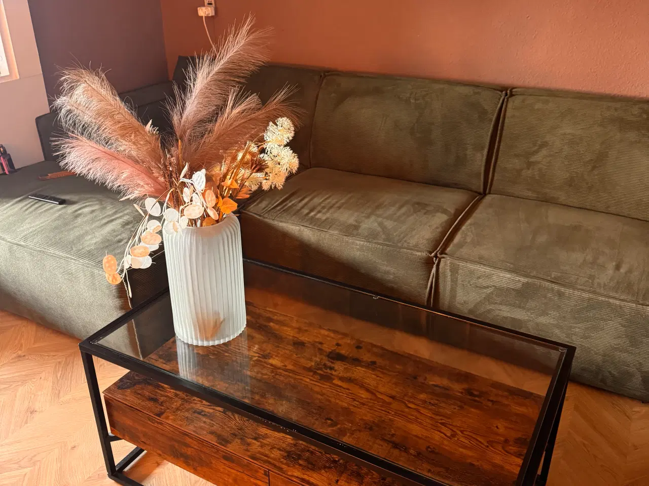 Billede 1 - Sofabord med glasplade og skuffer