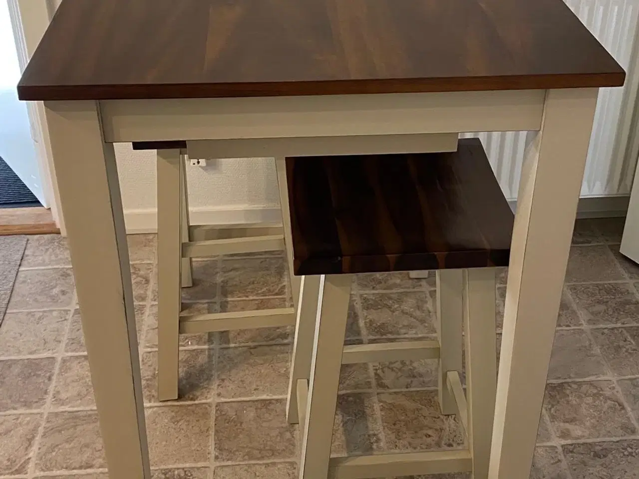 Billede 4 - Breakfast Bar with 2 Stools