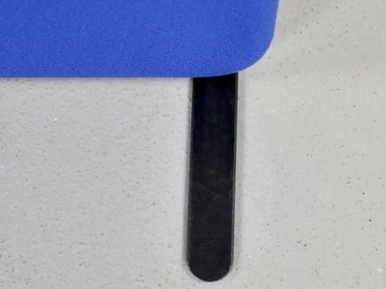 Billede 5 - Skærmvæg i blå med sorte fødder