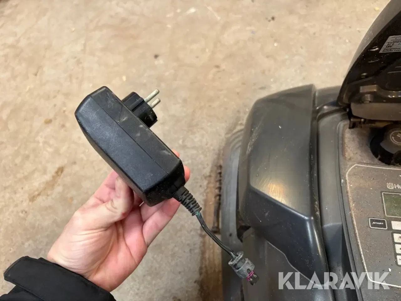 Billede 11 - Robot plæneklipper Husquarna 305 med ladeplade