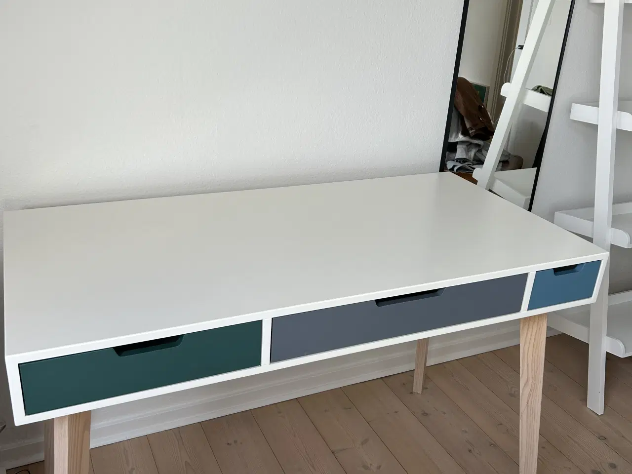 Billede 1 - Smukt skrivebord