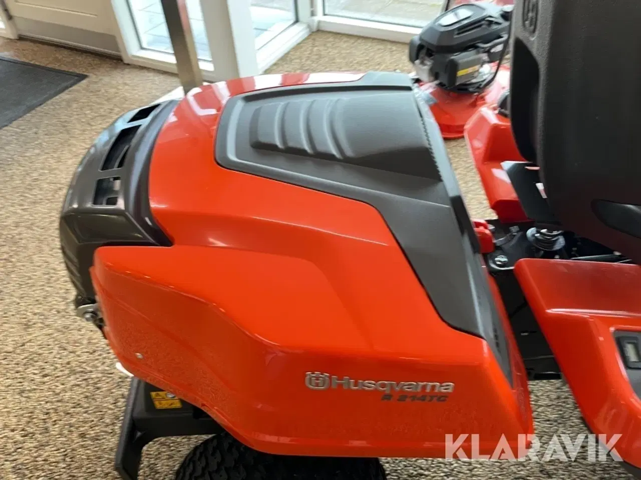Billede 11 - Græsslåmaskine Husqvarna R124TC
