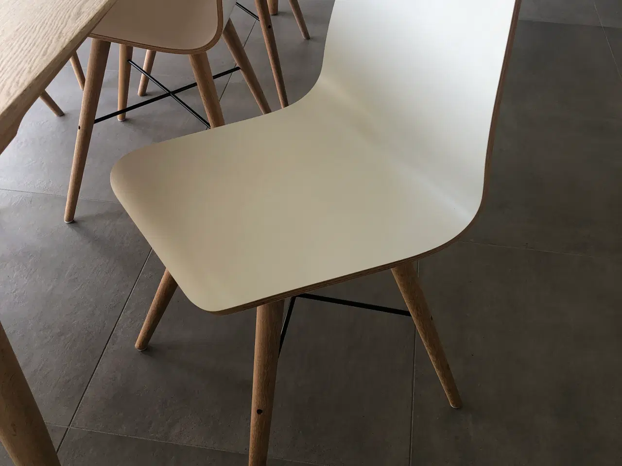 Billede 6 - Hvide Bolia Beaver spisebordsstole