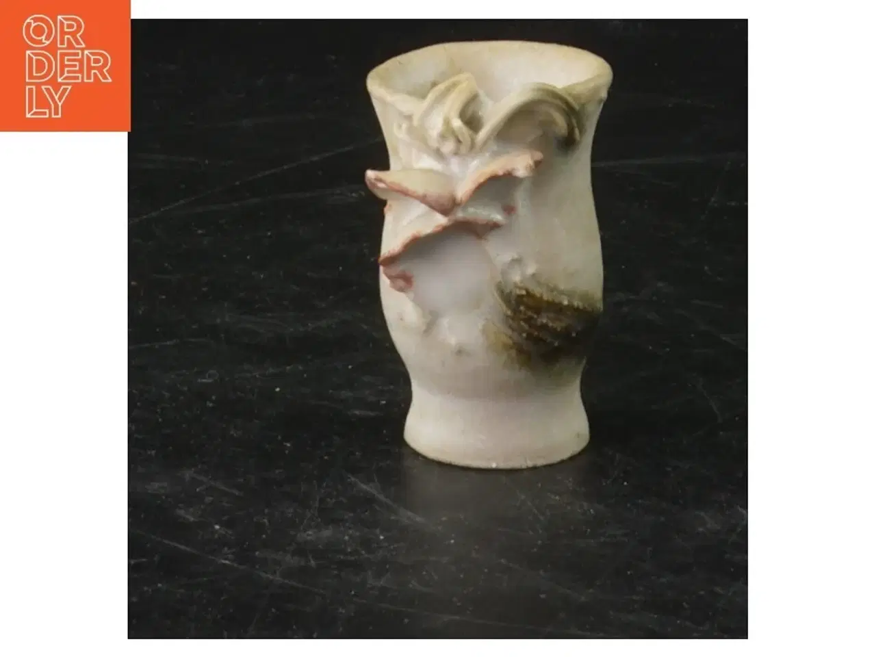 Billede 1 - Lille dekorativ vase (str.  5,5x3,5 cm)