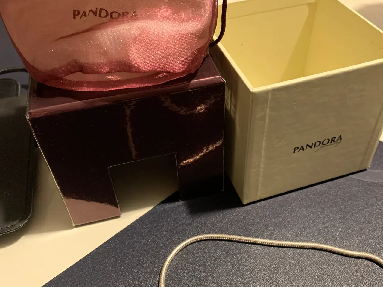 Billede 4 - Pandora halskæde og armbånd