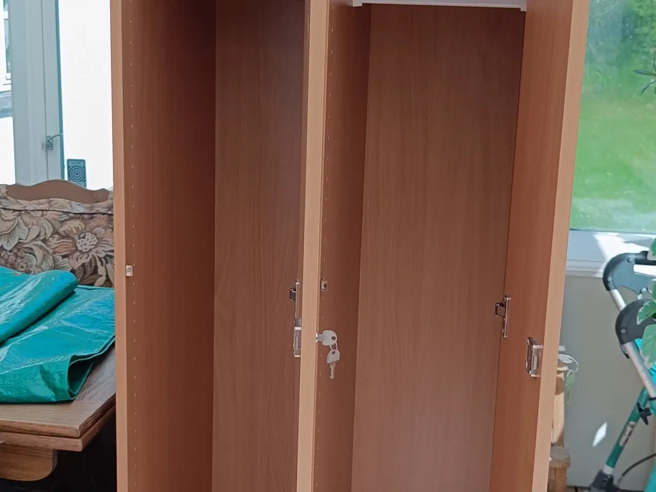 Billede 3 - Garderobe skab med 2 smalle rum 