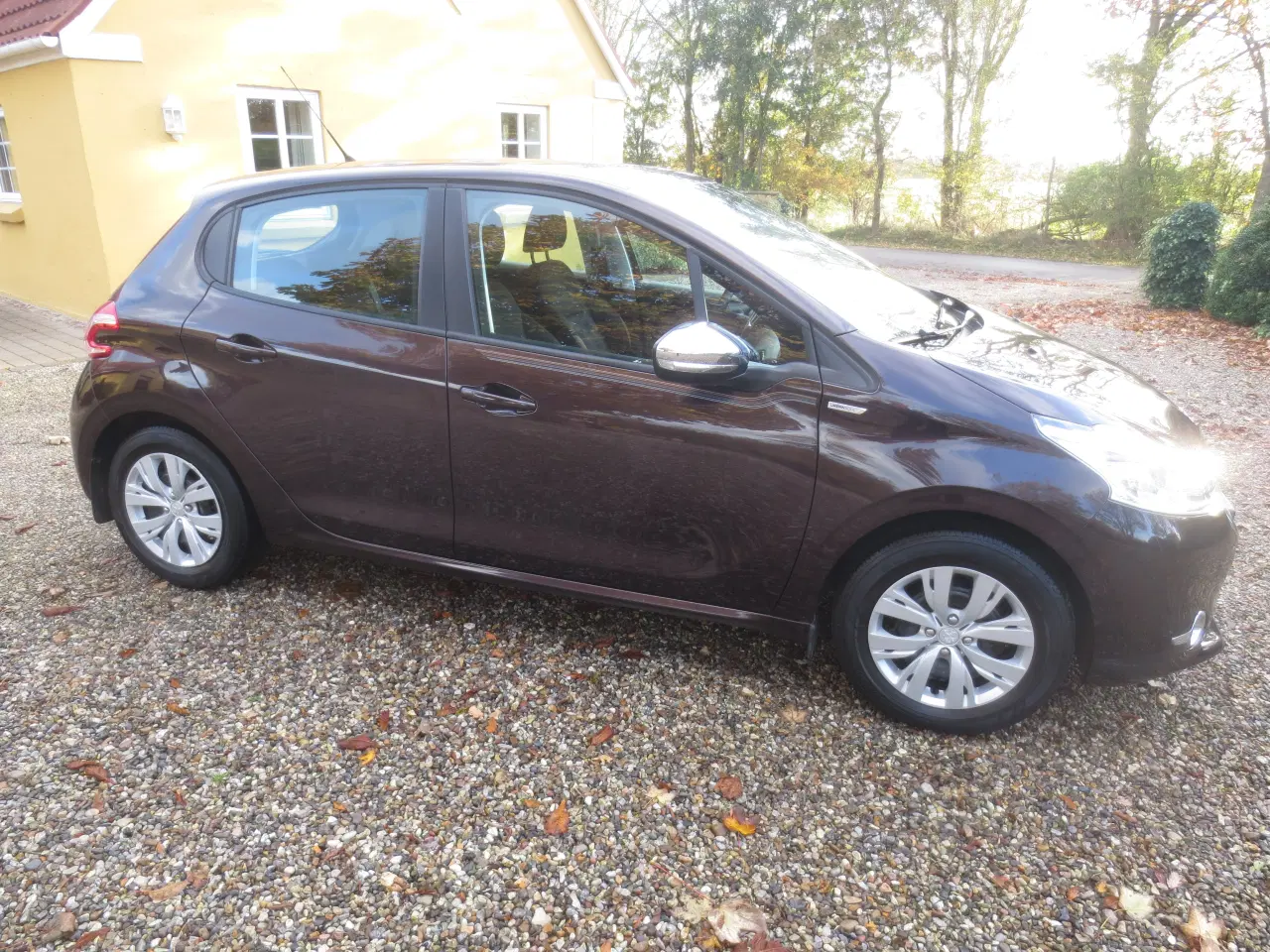 Billede 5 - Peugeot 208 1.2 i Km kun 85000. År 2013.