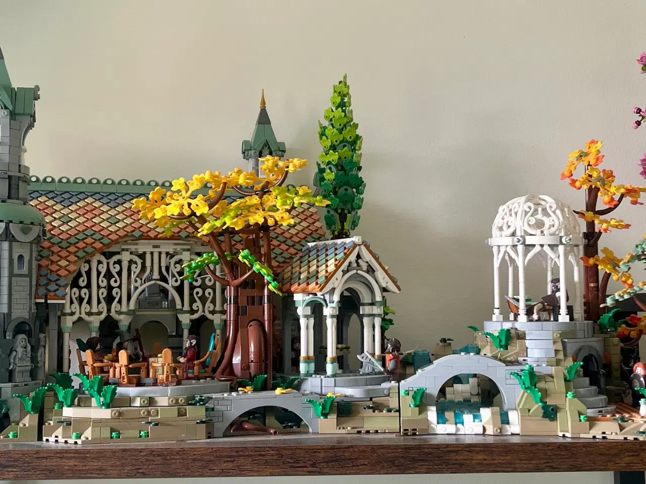 Billede 1 - Stor byggeklods-model af Rivendell inkl. lys sæt