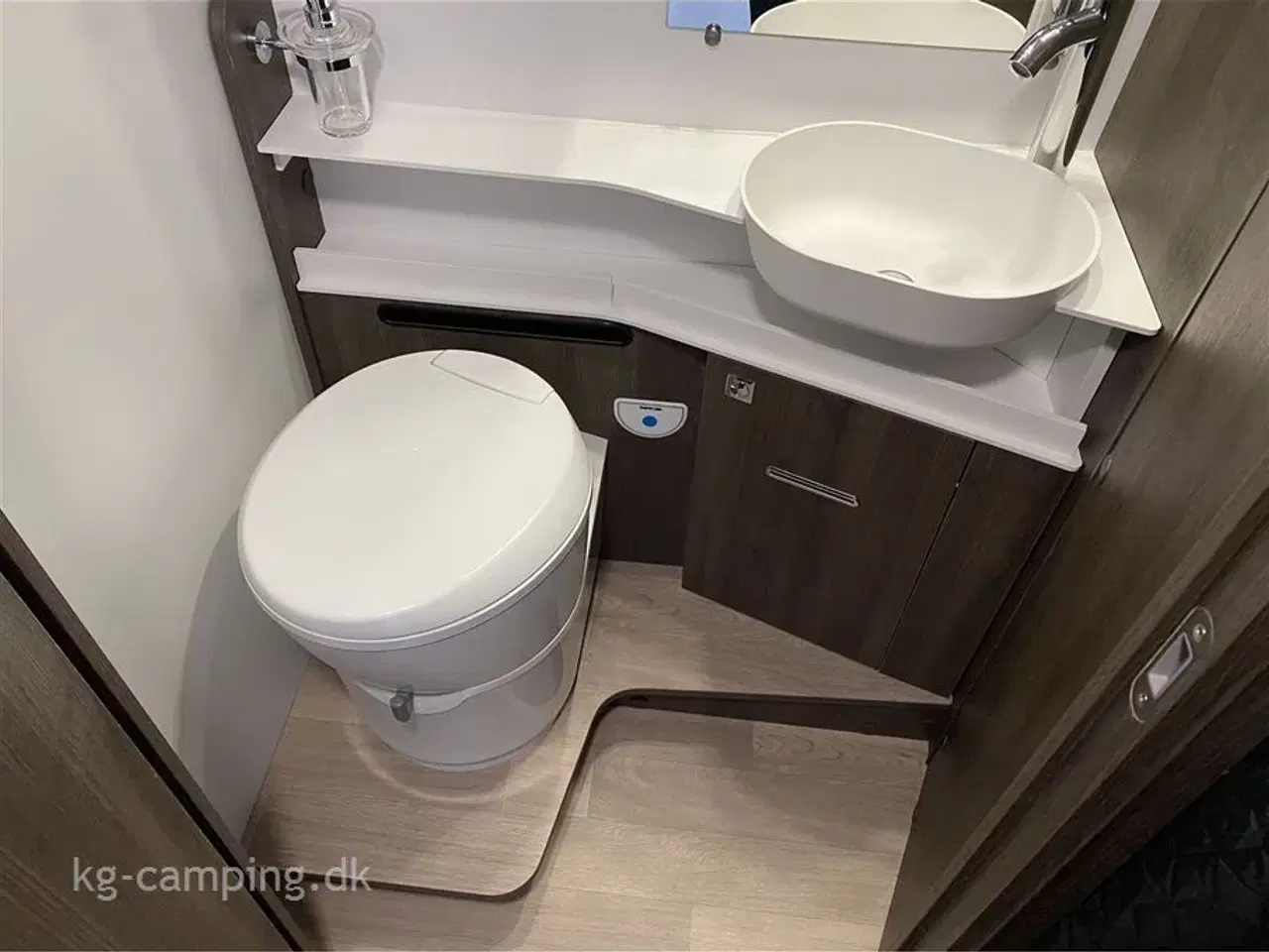 Billede 19 - 2023 - Benimar Amphitryon 998 3500 kg   Særdeles velholdt Benimar AMPHITRYON 998 ALDE - Vognen kan vejes op til 4.400 kg.