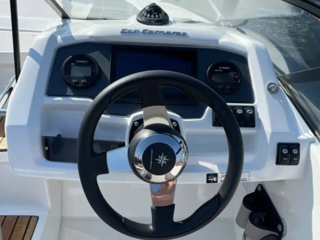 Billede 8 - Jeanneau 6.5 DC - 175 HK Yamaha/Udstyr