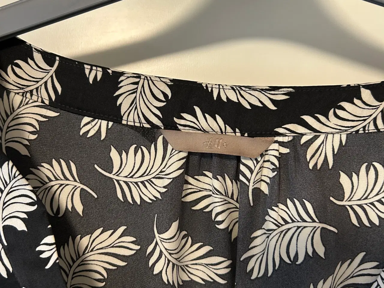 Billede 2 - H&M bluse