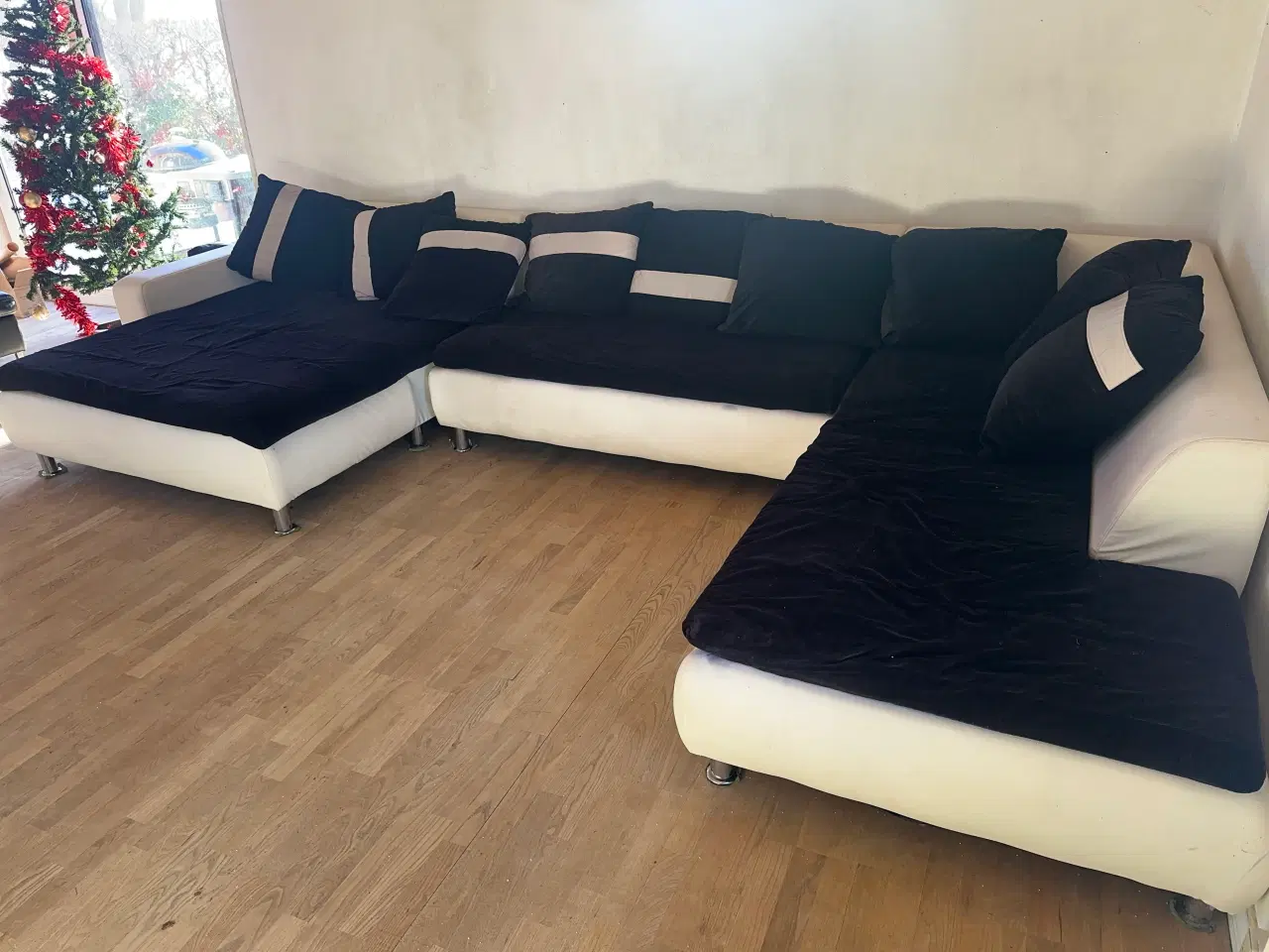 Billede 2 - Leather and Suede Sofa
