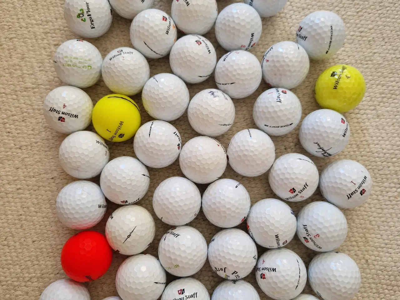 Billede 1 - 50 stk. brugte Wilson Staff DX2 golfbolde, sælges.