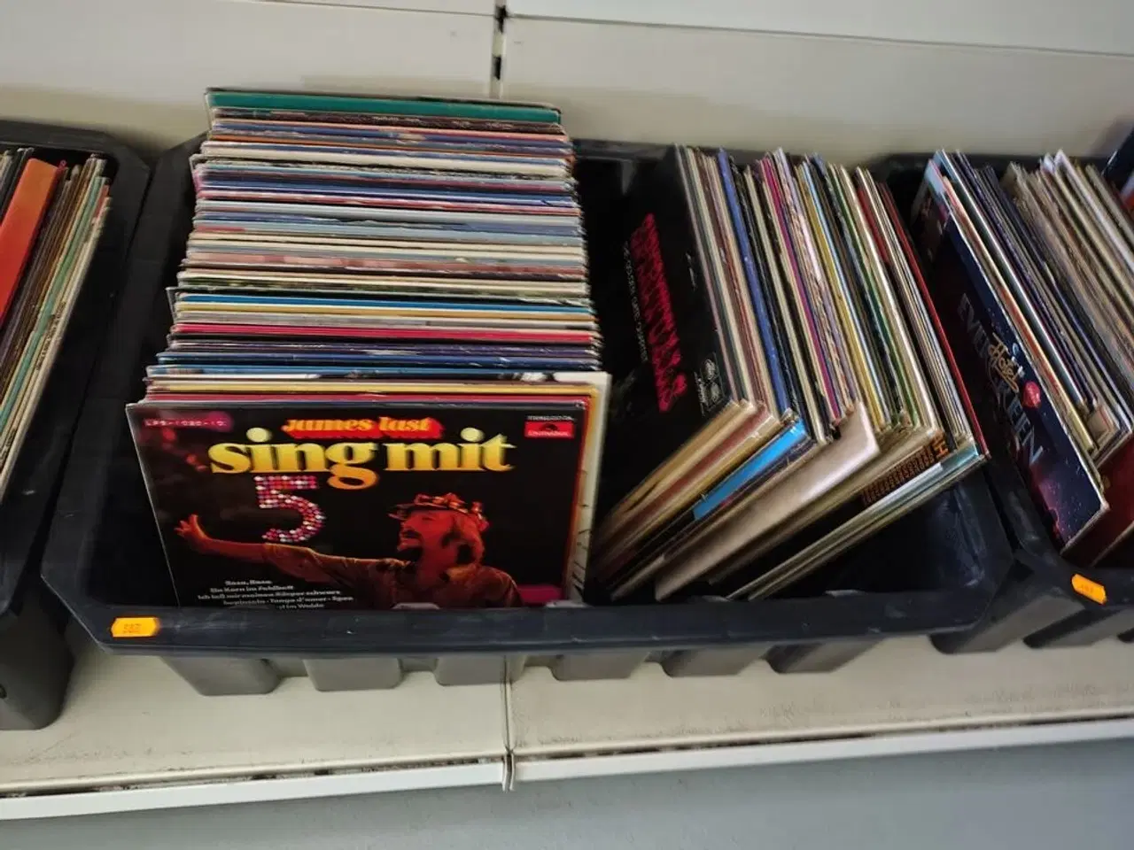 Billede 2 - Tre kasser LP'er