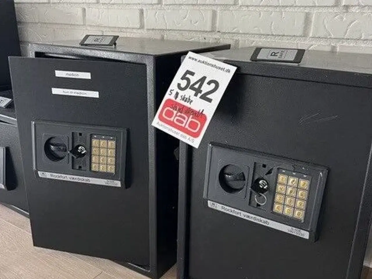 Billede 1 - 5 stk. Pengeskabe med nøgler