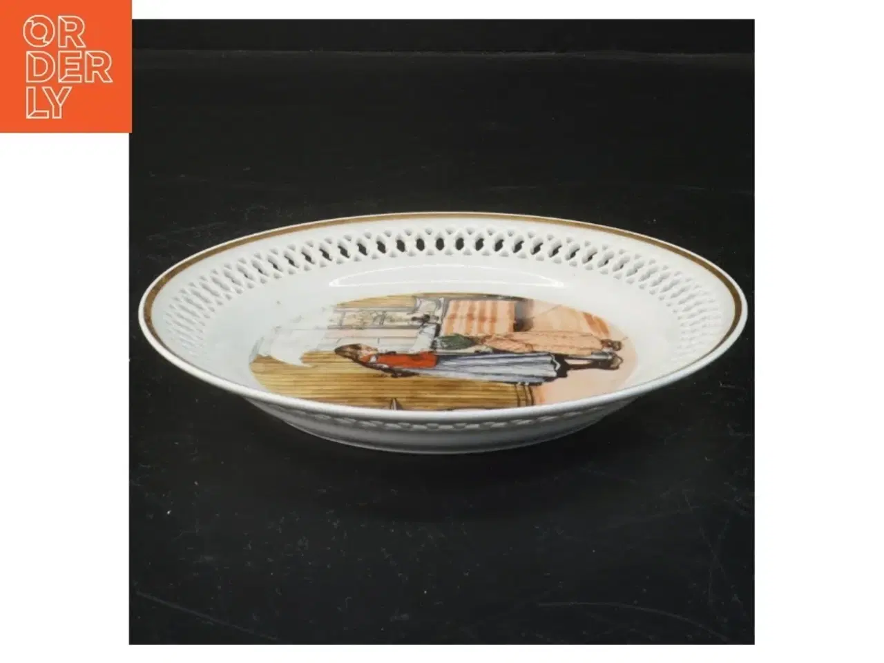 Billede 2 - Dekorativ tallerken med Carl Larsson motiv fra B&G (str. Ø 17 cm)