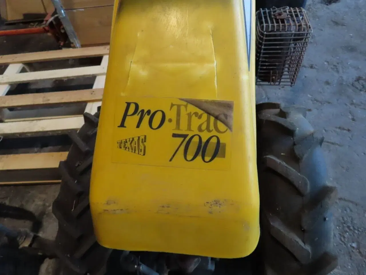 Billede 5 - Redskabsbærer med kost, TEXAS PRO-TRAC 700