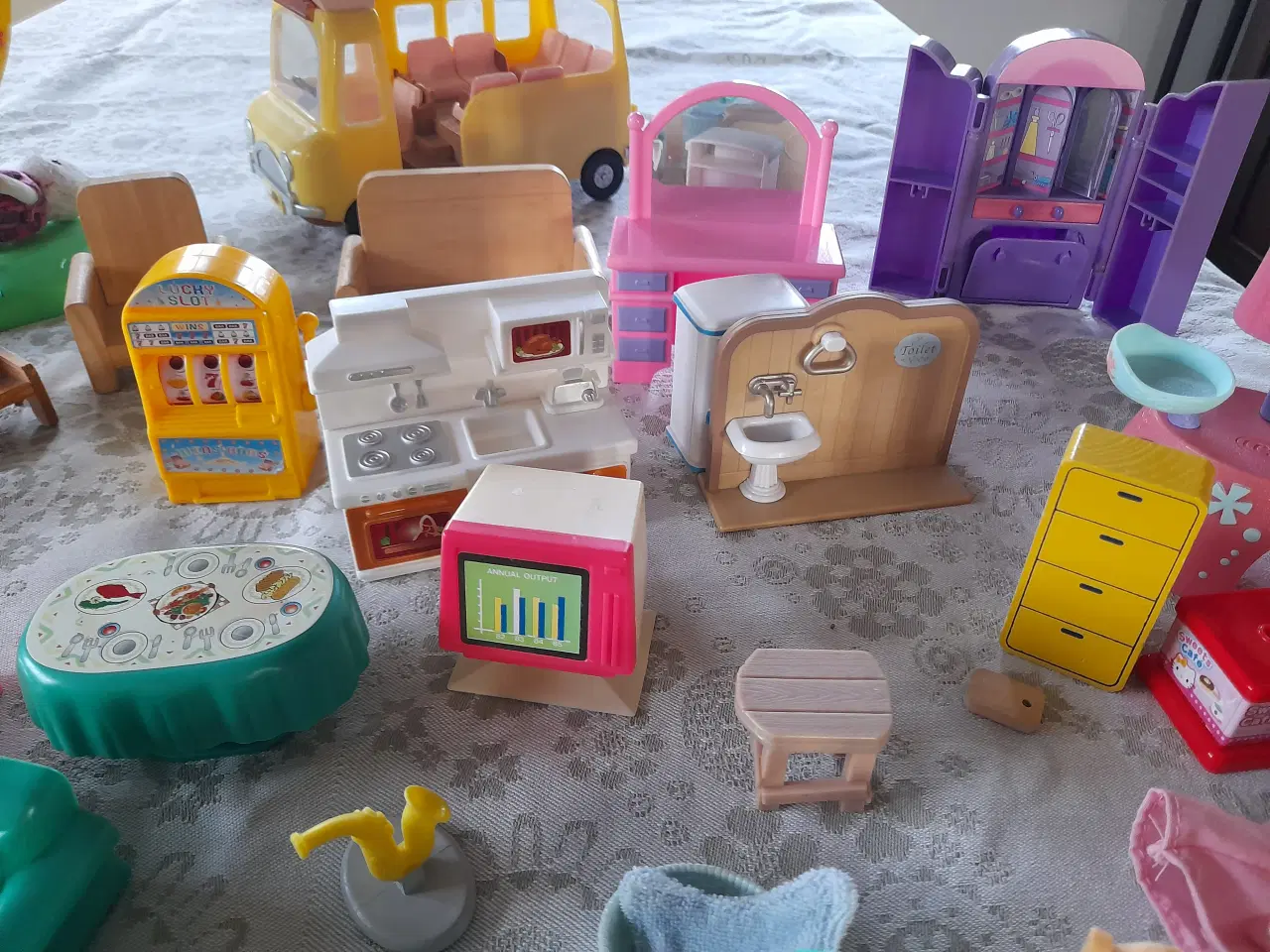 Billede 7 - Samling af Sylvanian families, mange dele.