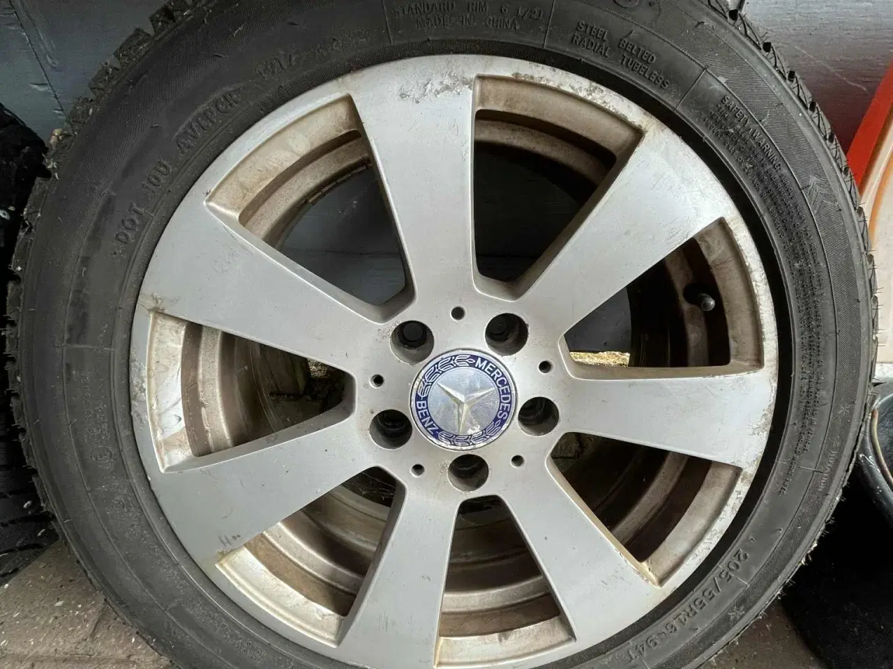 Billede 4 - Alufælge til Mercedes monteret med pigdæk