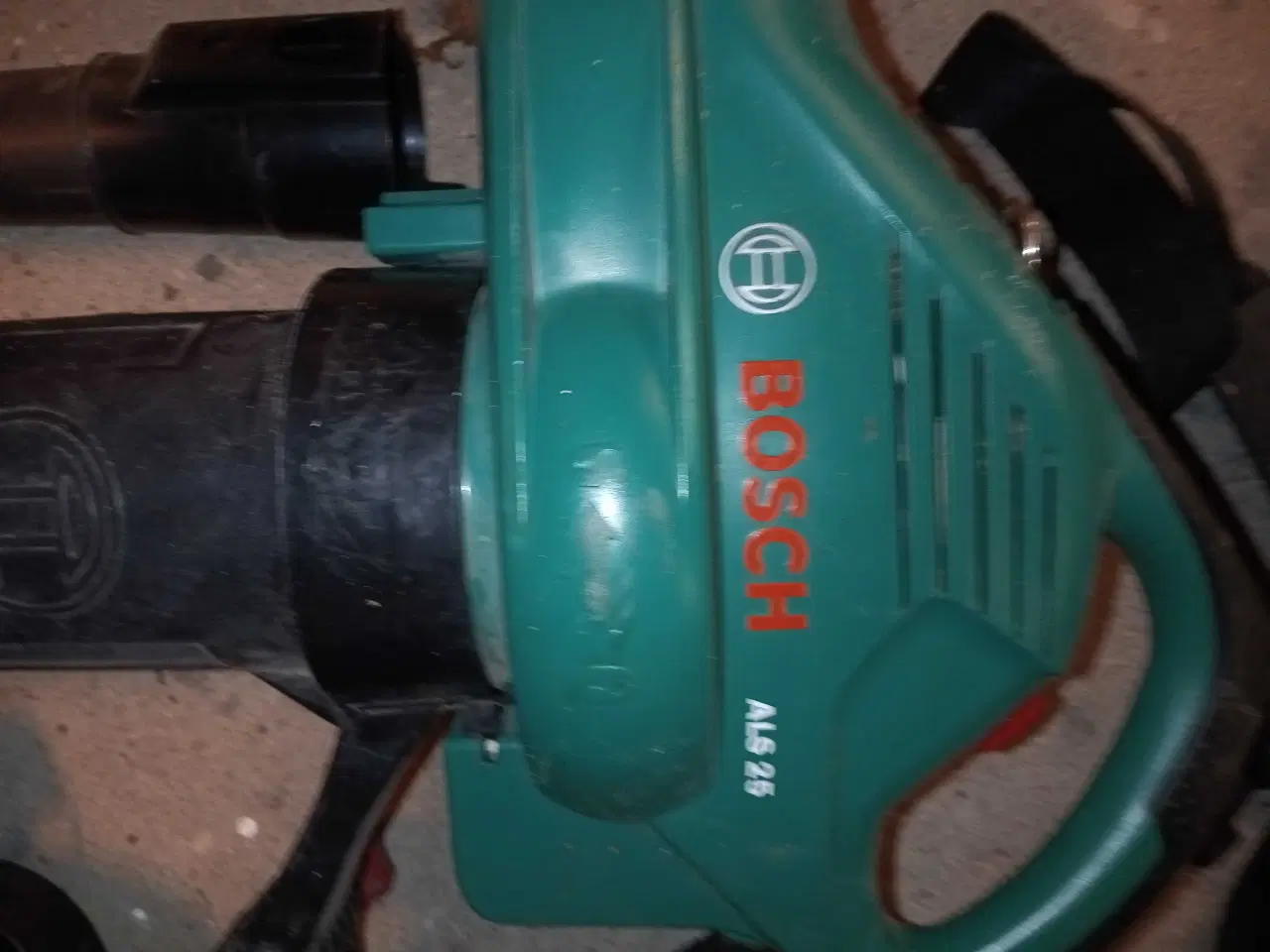 Billede 2 - Løv suger/ blæser bortgives 