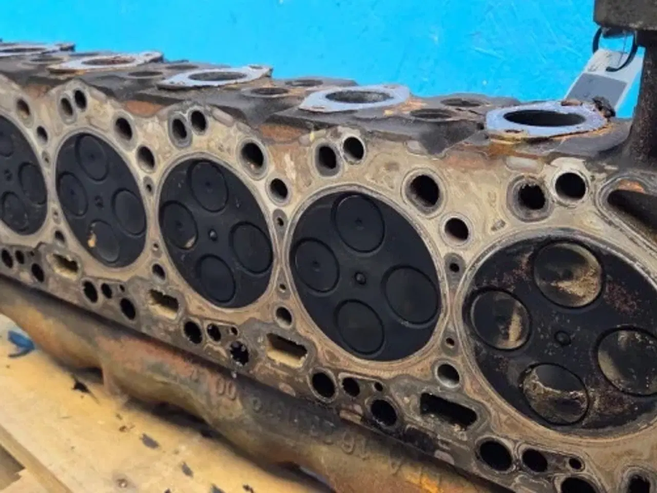 Billede 6 - Case 821E Cylinderhoved 2831279