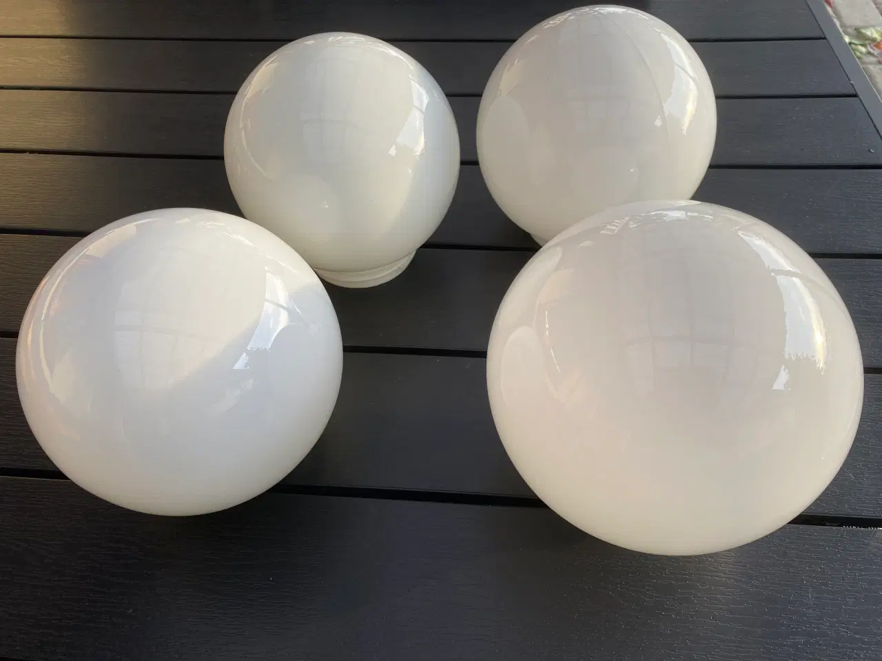 Billede 1 - Intakte hvide retro kupler i opalglas