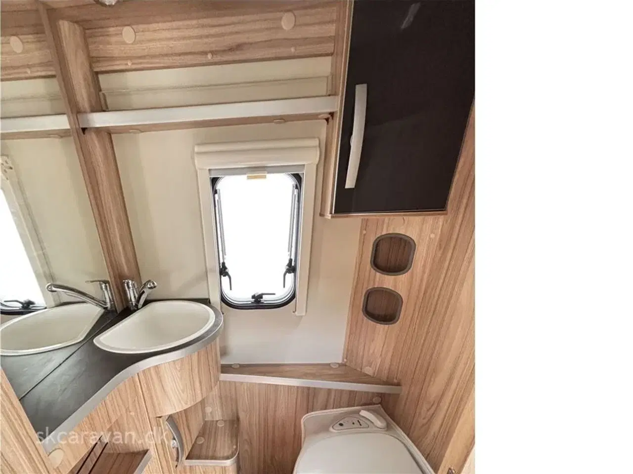 Billede 12 - 2020 - Hymer Eriba Feeling 442   Sapr over 100.000,- i forhold til en ny