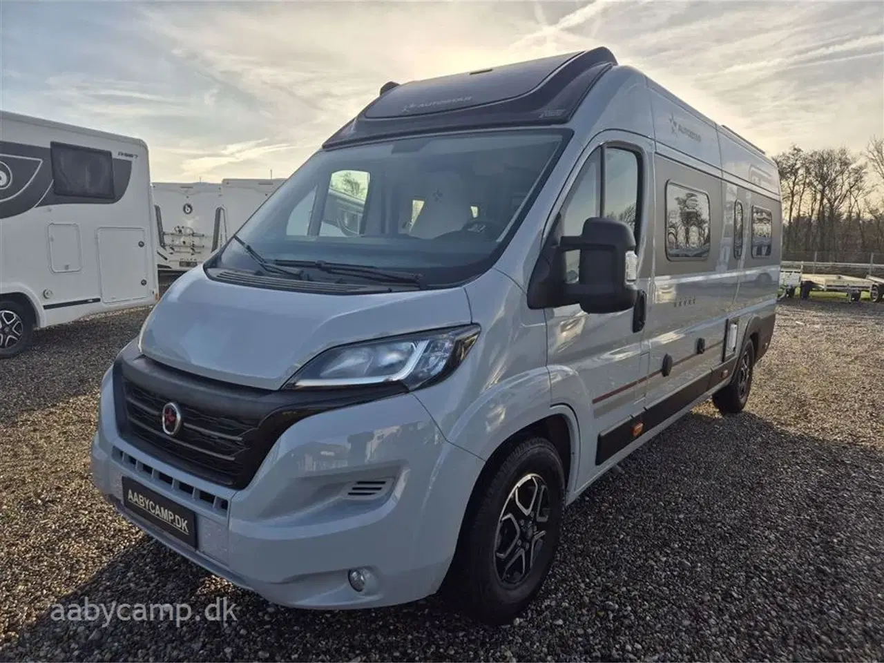 Billede 4 - 2024 - Autostar van V630LI Design Edition   Automatgear. markise. solceller. 200 Ah lithium batteri. 2000w inverter. maxxfan. Fyldegas. anhængertræk. undervognsbehandlet. Gasudtag. cykelstativ.