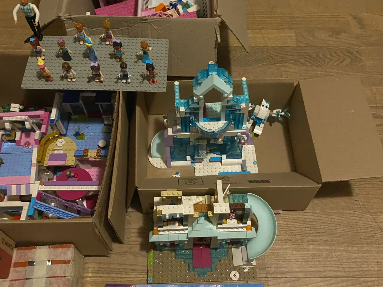 Billede 2 - Ældre pige Lego . Der skulle være det hele til at